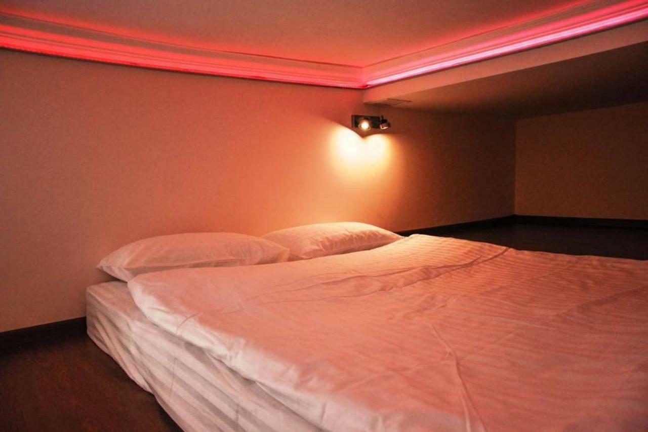 Kyiv Rouge Apartment Екстериор снимка